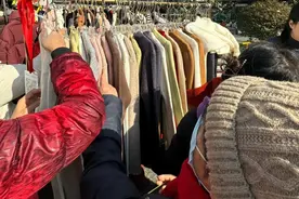 抢疯了！人从众……杭州老板娘：不到半小时就被抢光！根本没空吃饭图片