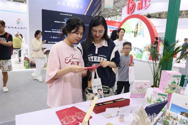 2025中国文化旅游产业博览会   大武汉文化主题邮局成打卡点