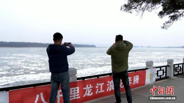 边城呼玛：界江流冰“冰排逐江”盛景引客来
