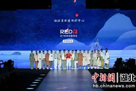 “2024武汉时裳产业荟”盛装开幕图片
