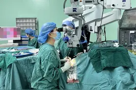 四川省人民医院在西南地区率先开展领扣型人工角膜手术 两位角膜盲患者同日重见光明图片