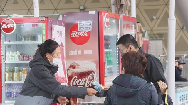 数百次“无抵押”出借，100％归还 中国天眼景区摊主创诚信奇迹