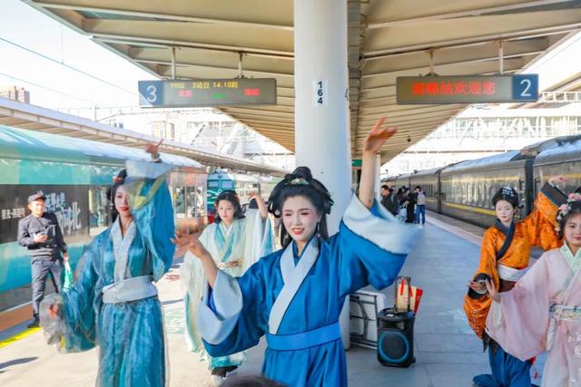 北京⇋河北多地，“星光·燕赵号”开启秋冬新旅程！
