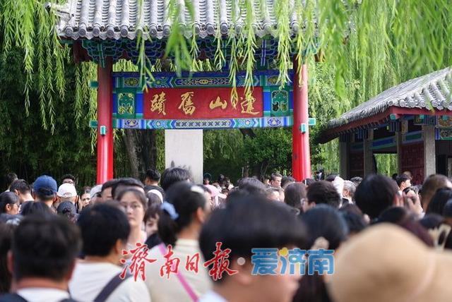 “水涌若轮”盛景醉游人