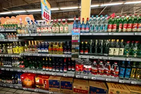 年末白酒市场出现价格倒挂现象，酒商面临“无价差”挑战图片