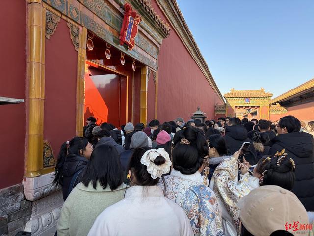 故宫养心殿时隔10年重开，首个周末实探：高峰期限流 看三希堂要“靠身体”