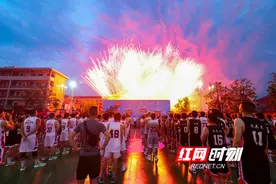 烟花为媒 “老表”来了：文家市“全BA”篮球赛暨湘赣边篮球邀请赛火热开赛图片