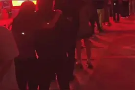 辽宁营口市民连夜排队为闪爆事故伤者献血，血站：目前A型血仍短缺图片