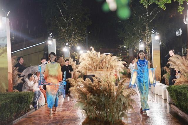吴中路商圈，为期2个月的欢喜奇遇嘉年华启幕，解锁“文旅商体展”融合新体验