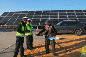 田间地头“话”安全，和龙交警持续开展交通安全劝导活动 | 护航秋收图片