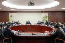 胡俊峰主持召开2025年区政府民生实事人大票决项目征集工作汇报会图片