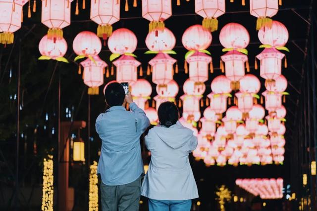 运营时间调整！沉浸式光影秀限定开放！