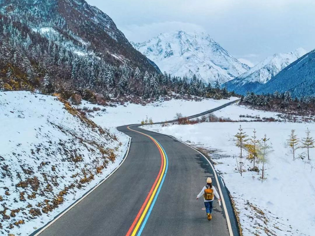 跨年啦！追寻第一缕阳光、冰川徒步挑战、云端音乐会……川西多个景区元旦活动出炉