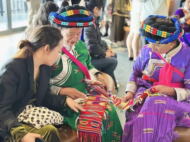国内首家女性主题美术馆落地泸沽湖 以文化为桥迈向国际旅游目的地