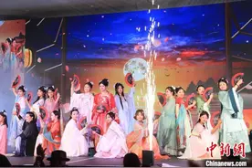 南非举办文艺晚会庆祝妇女节 展现华人女性力量图片
