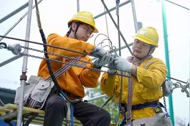 十公里隧道中的青春“隧”月图片