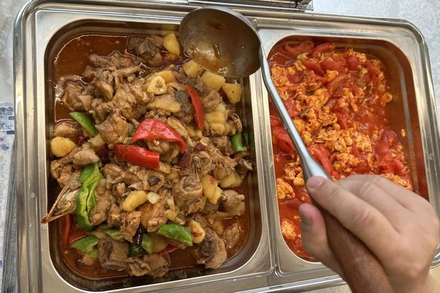 特色旅游列车上吃点啥？网友：点菜还是自助？