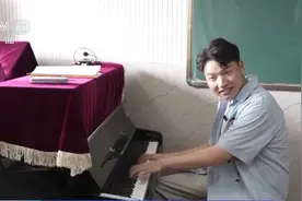 遇见你丨当00后老师遇到银发学生 这堂“魔法声乐课”太有活力了图片