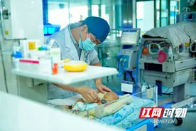 生命接力护航 ：“万米高空出生宝宝”平安出院图片