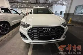 30多万元购买的奥迪Q5L 开回家路上就出现了问题图片