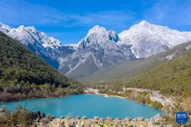 跟随穿越机 飞越蓝月谷图片