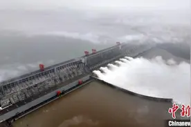 三峡水库加紧腾库应对防汛关键期图片