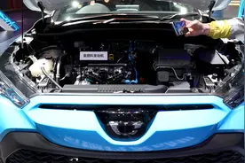 丰田展示新型汽车发动机原型机图片