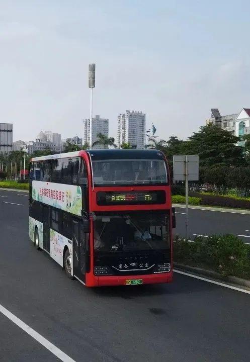 公主王子请上车！一起乘坐双层观光巴士解锁防城港边海风光~