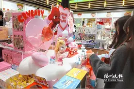 福州年轻人爱“养”棉花娃娃图片