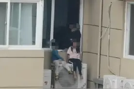 夫妻吵架将俩孩子放23楼空调外机上，当地回应 律师：可撤销搁置者监护人资格图片