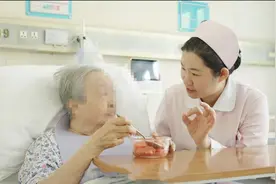 一福护士王烁：12年守护，让卧床失能老人重燃活力与希望图片