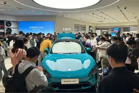 小米SU7上市首日：24小时大定88898辆，有门店预订数超一千，创始版最快下周三开始交付丨一线图片