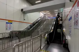 来徐家汇“City Walk”，收下这份旅行攻略↗视频封面