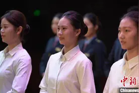 昌景黄高铁开通在即 南昌铁路“高姐”培训亮新姿图片