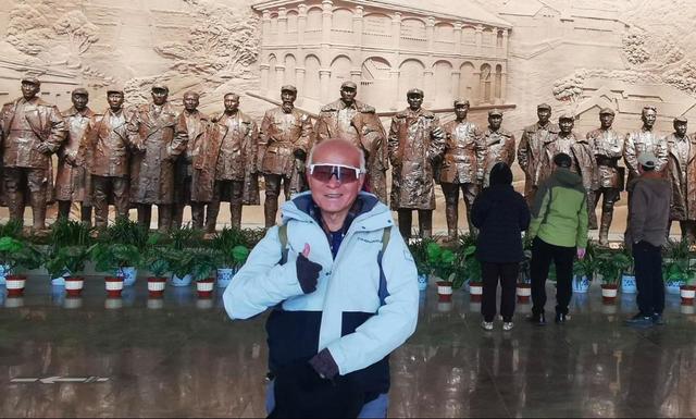 最新！74岁香港老人重走长征路，已成功抵达陕西吴起