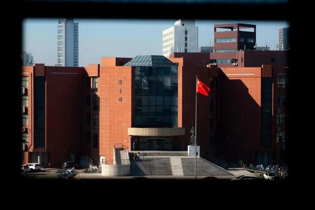 推开南开的窗，你会看到——