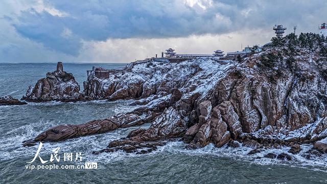 山东荣成：冰雪为墨 冬景如画