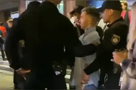 乌克兰警方演唱会现场抓“逃兵”，数人被捕！有医生因发假残疾证受审图片