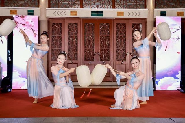 碧潭赏月，诗意观演！中秋夜武汉东湖听涛共赴“超月想象”