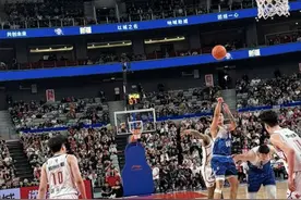 CBA半决赛 | 赵睿神勇发挥 新疆主场大胜浙江35分图片