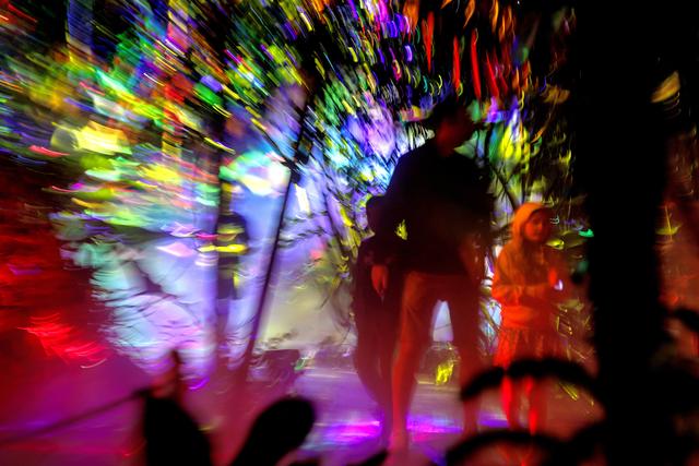 （外代二线）“夜间公园”灯光秀