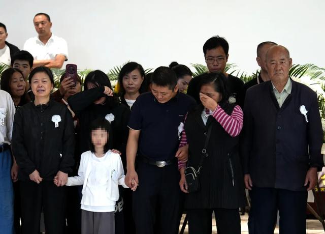 李虎同志遗体告别仪式举行，公安部致唁电