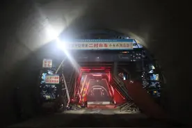 中铁本桓高速公路十工区项目经理部隧道掘进即将突破10000米大关图片