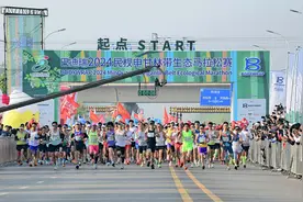 河南民权：共赴春日之约 生态“槐马”开跑图片