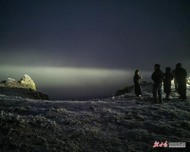 冬日晨光绘就宕昌车拉绝美画卷