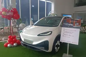 市场份额超燃油车，瞄准年轻消费者！新能源汽车疾驰智驾“新赛道”图片