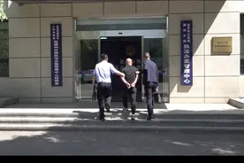 为敲诈火锅店自己划破嘴，这俩人够狠！已被刑拘图片