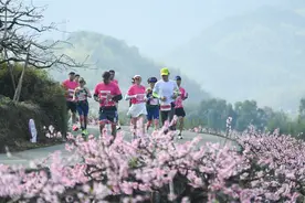 2024奉化桃花马拉松赛在浙江宁波举行图片