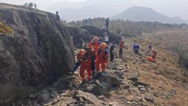 一天2起！登山徒步别只顾美景，脚下安全才是关键！