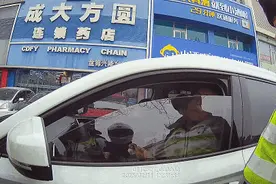 盘锦一车主车停在家中，却收到违停短信？图片